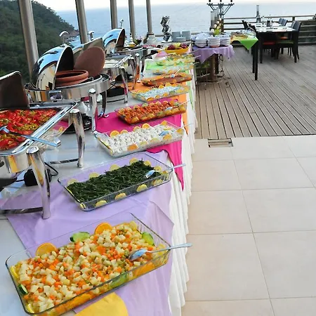 Tree فندق فاراليا