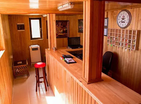 فندق Tree فاراليا